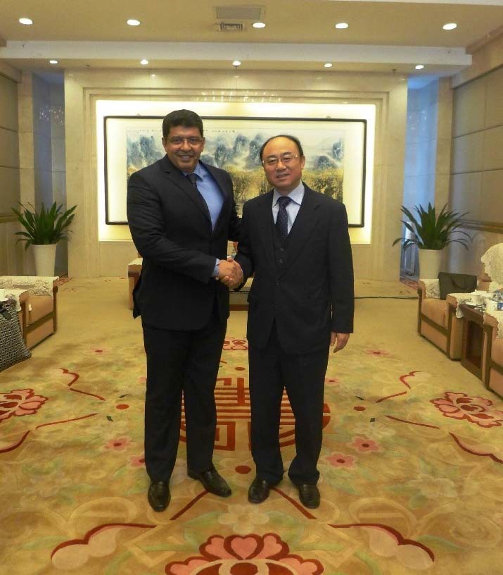 马哈姆主席会见蓝迪国际企业平台成员、中国水产有限公司宗文峰董事长.jpg