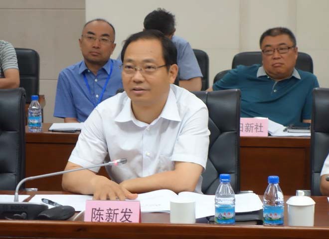 陈新发书记指导论坛筹备工作.jpg