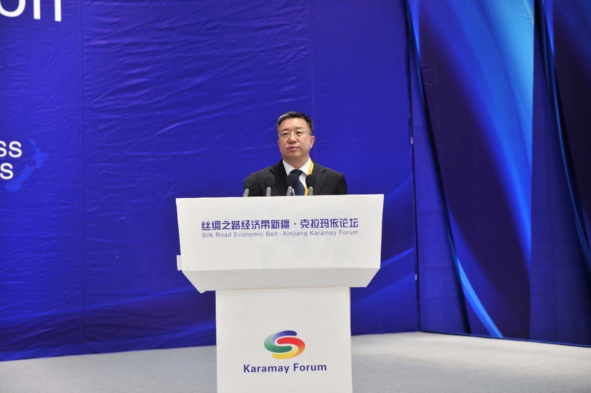 房秋晨会长发表演讲.jpg